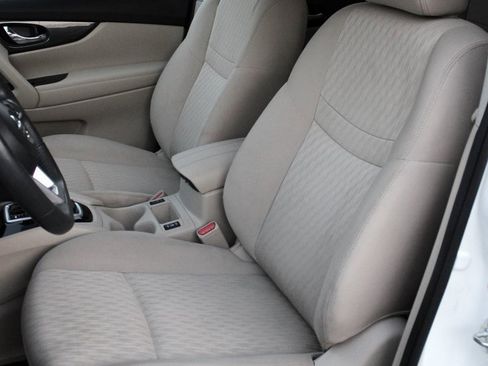 Used 2018 Nissan Rogue SV image 22