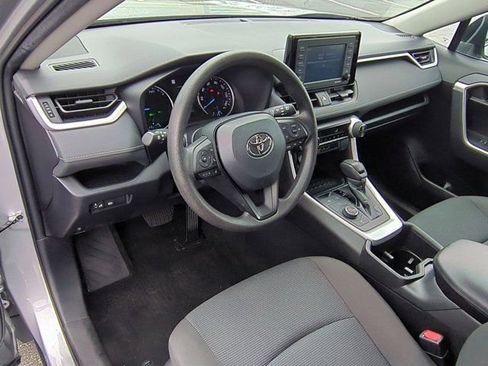 Certified 2022 Toyota RAV4 LE AWD/4WD image 9
