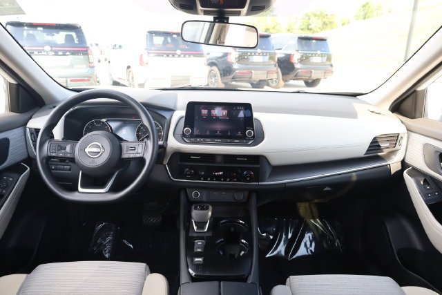 Used 2023 Nissan Rogue SV FWD image 16