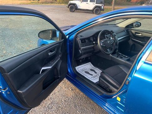 Used 2017 Toyota Camry SE image 12