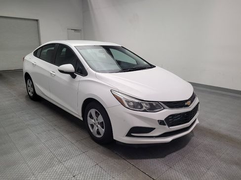 Used 2017 Chevrolet Cruze LS FWD image 13