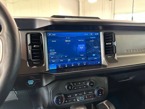 Used 2022 Ford Bronco Outer Banks w/ Sasquatch Package AWD/4WD image 23