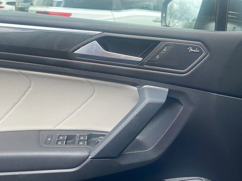 Used 2019 Volkswagen Tiguan SEL Premium image 22