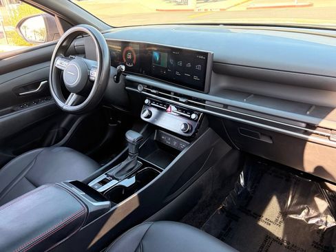 Used 2025 Hyundai Santa Cruz SEL FWD image 12