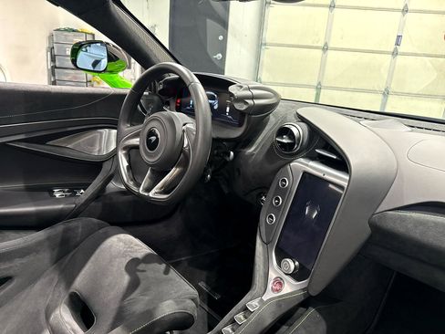 Used 2024 McLaren 750S Spider image 32