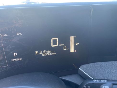 Used 2025 Nissan Kicks SV image 38