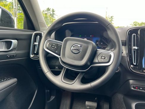 Certified 2025 Volvo XC40 B5 Plus AWD/4WD image 24