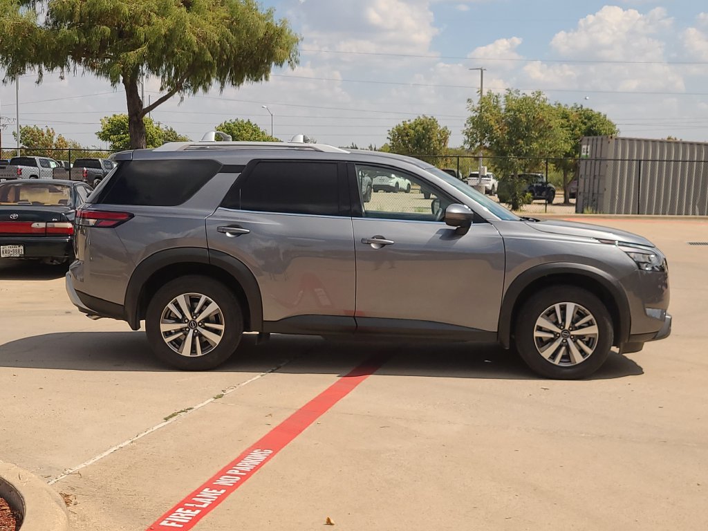 Certified 2025 Nissan Pathfinder SL FWD image 4
