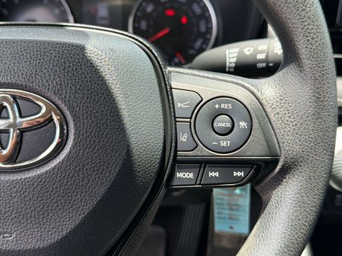 Used 2022 Toyota RAV4 LE FWD image 25