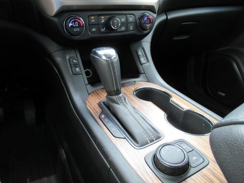 Used 2019 GMC Acadia Denali w/ Technology Package FWD image 27