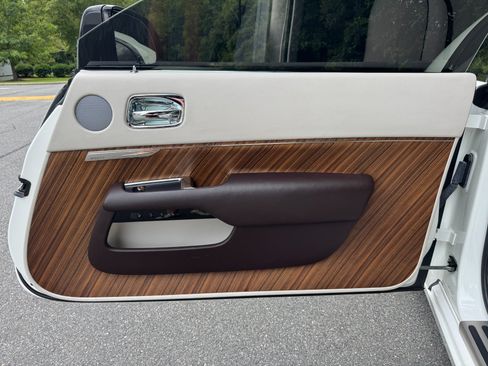 Used 2017 Rolls-Royce Wraith RWD image 53
