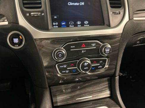 Used 2022 Chrysler 300 Touring w/ Sport Appearance Package image 24