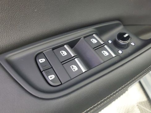 Used 2023 Audi Q8 Premium Plus image 20