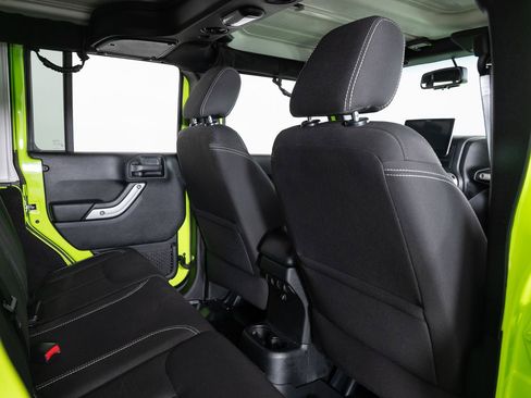 Used 2016 Jeep Wrangler Unlimited Sahara w/ Connectivity Group image 21