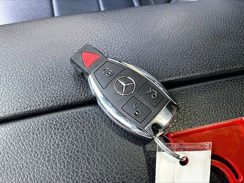 Used 2018 Mercedes-Benz GLC 300 4MATIC image 36