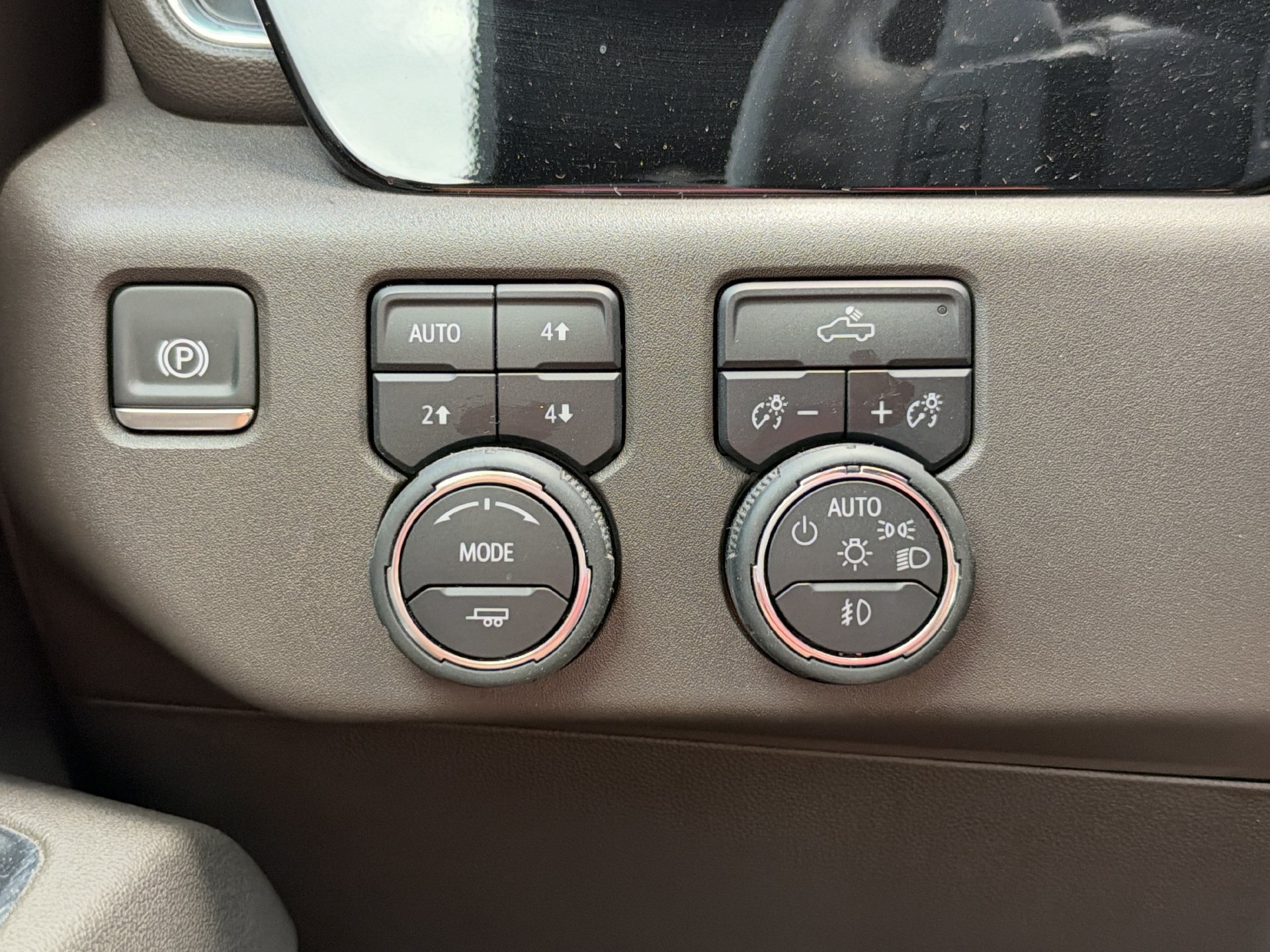 Used 2025 Chevrolet Silverado 1500 LT Trail Boss w/ Convenience Package II AWD/4WD image 26