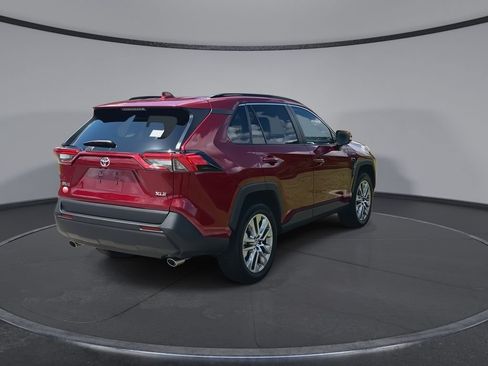 Used 2022 Toyota RAV4 XLE Premium FWD image 8