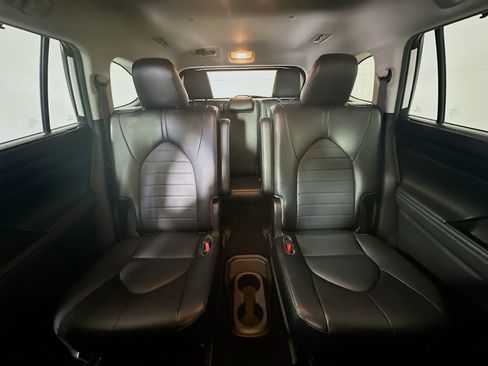Used 2022 Toyota Highlander XLE FWD image 30