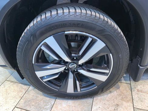 Used 2021 Nissan Rogue Platinum image 12