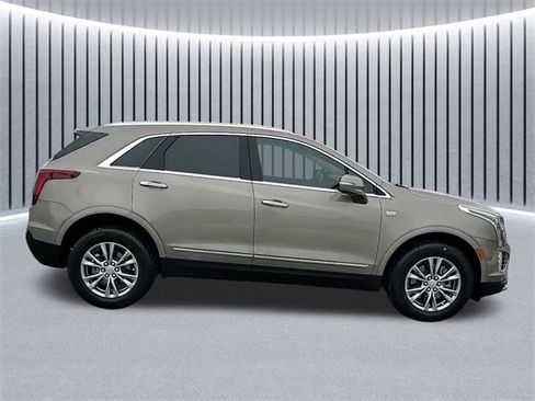 Used 2023 Cadillac XT5 Premium Luxury image 2