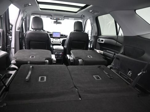 Certified 2021 Ford Explorer XLT w/ Equipment Group 202A RWD image 26