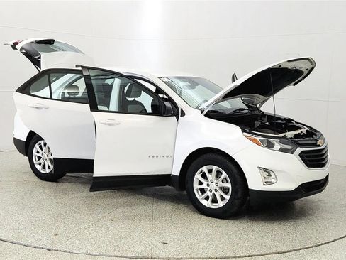 Used 2018 Chevrolet Equinox LS FWD image 9