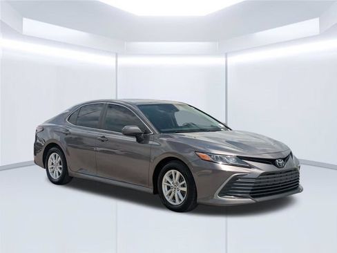 Used 2023 Toyota Camry LE FWD image 7