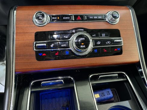 Used 2023 Lincoln Aviator Reserve w/ Equipment Group 201A image 20