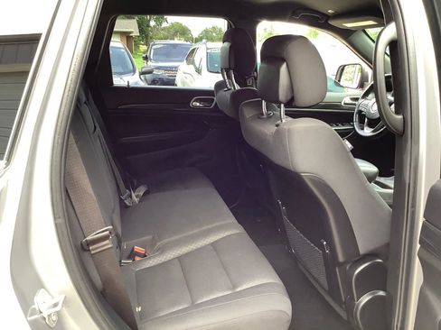 Used 2019 Jeep Grand Cherokee Laredo AWD/4WD image 14