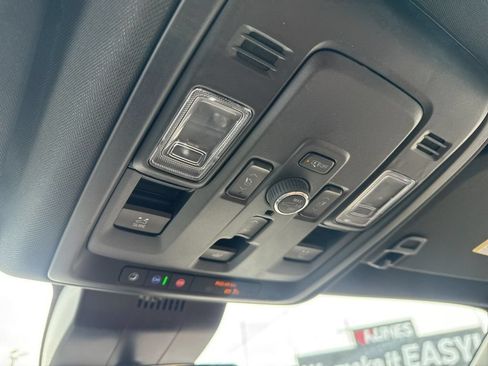Used 2025 Chevrolet Suburban High Country AWD/4WD image 33