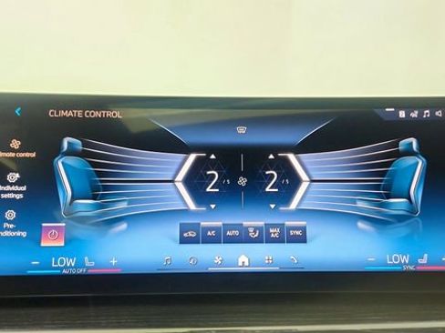 Used 2025 BMW X6 xDrive40i w/ Executive Package image 46