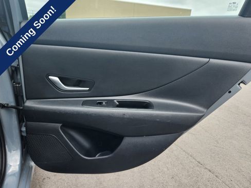 Used 2021 Hyundai Elantra SE FWD image 20
