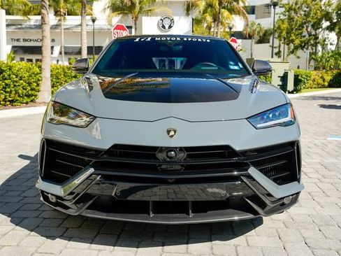 Used 2023 Lamborghini Urus Performante AWD/4WD image 7
