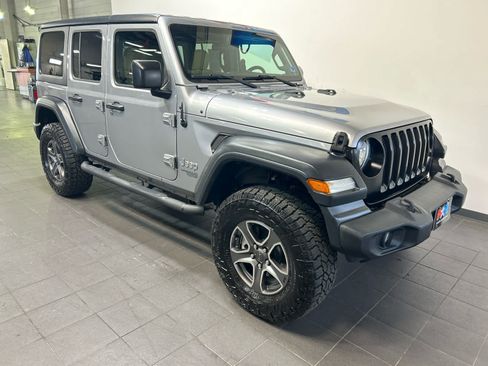 Used 2018 Jeep Wrangler Unlimited Sport S AWD/4WD image 2