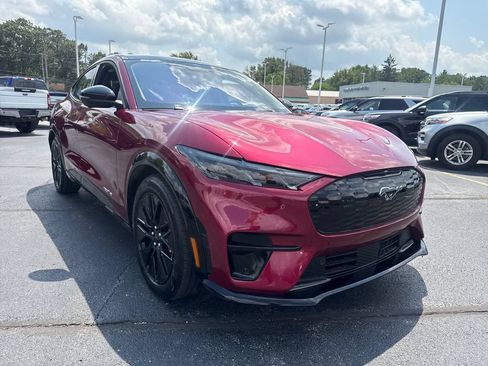 Used 2025 Ford Mustang Mach-E Premium w/ Sport Appearance Package AWD/4WD image 4