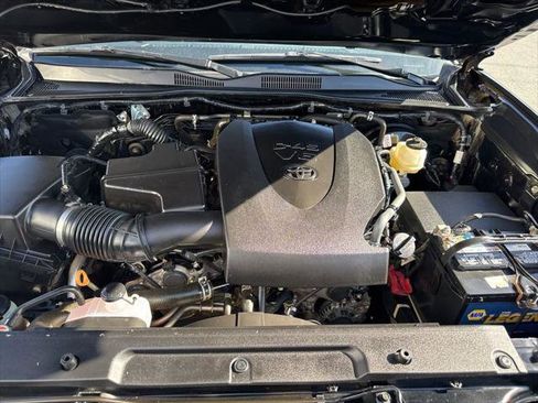 Certified 2022 Toyota Tacoma TRD Sport w/ Technology Package image 17