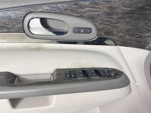 Used 2014 Buick Enclave Leather image 17
