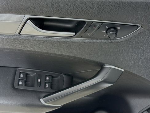 Used 2019 Volkswagen Passat 2.0T Wolfsburg image 20