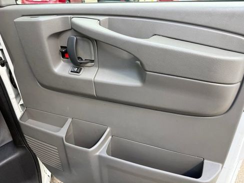 Used 2014 Chevrolet Express 2500 RWD image 13