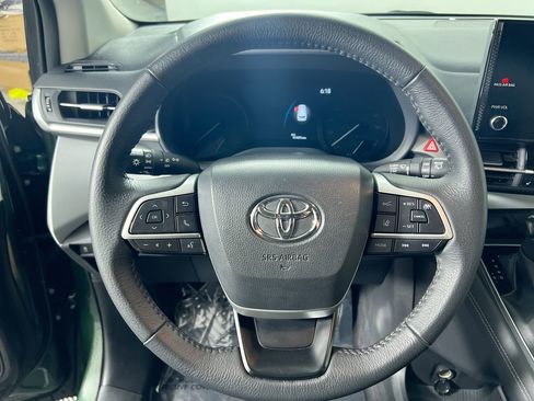 Used 2025 Toyota Sienna XLE image 15