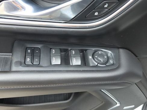 Used 2021 Chevrolet Suburban LT RWD image 12