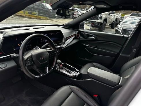 Used 2024 Chevrolet Trax RS w/ Driver Confidence Package image 17