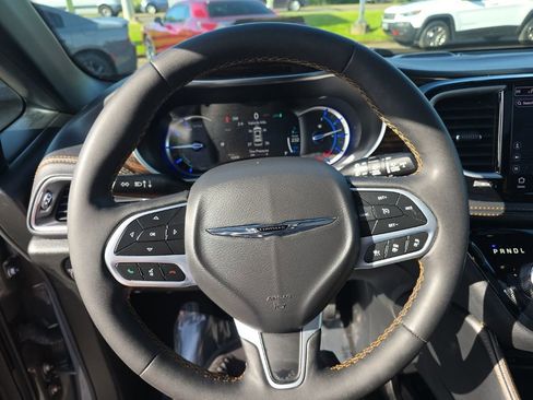 Used 2023 Chrysler Pacifica Pinnacle FWD image 17