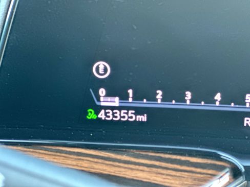 Used 2023 Cadillac Escalade ESV Premium Luxury image 15