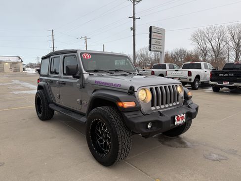 Used 2019 Jeep Wrangler Unlimited Sport image 41