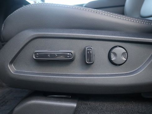 New 2025 Honda Pilot Touring image 9