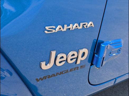 Used 2024 Jeep Wrangler Unlimited Sahara w/ Safety Group AWD/4WD image 21