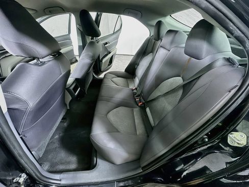 Used 2020 Toyota Camry LE FWD image 14