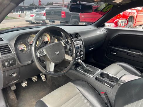 Used 2009 Dodge Challenger R/T image 10