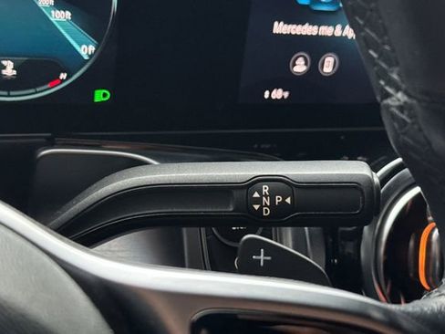 Used 2021 Mercedes-Benz GLB 250 w/ Premium Package image 25